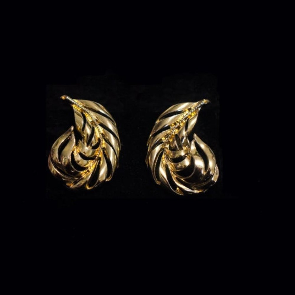Vintage rare "Star" Light Gold tone Feather screw